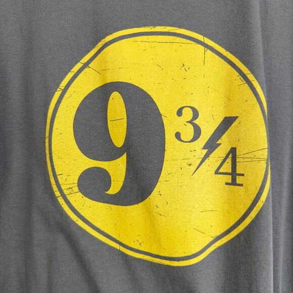 Revel Shore Women's Gray Harry Potter Yellow 9 3/4 Short Sleeves T-Shirt Sz L - Picture 5 of 6